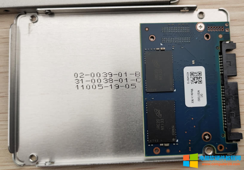 ��νo����Latitude 5580�Pӛ����X����SATA�̑BӲ�P5