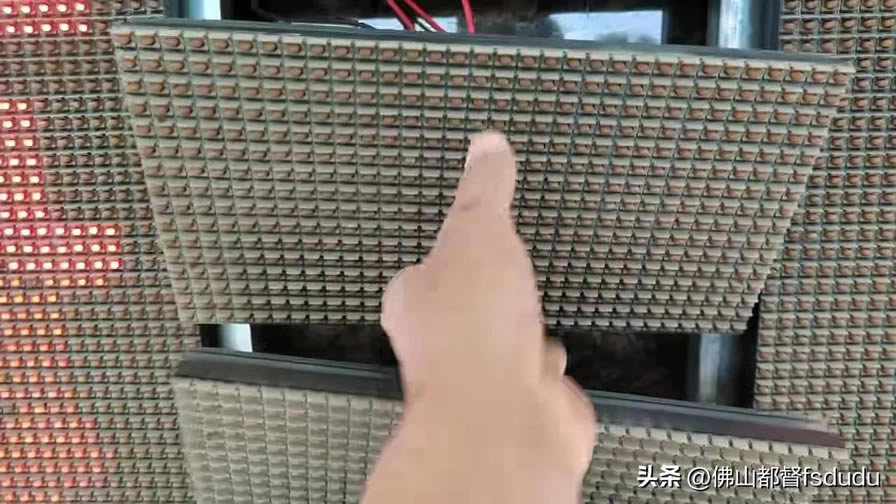 LED�����W�q��������ˣ�������һ�Wһ�W�Зl�y���Ͻ�Q����