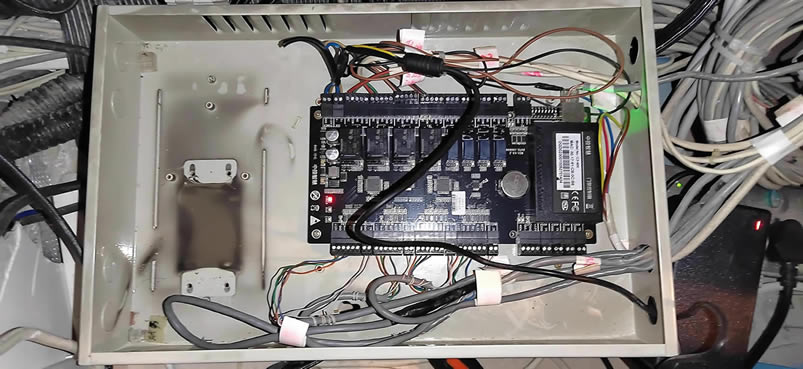 ������F���ϵ��Դ�m����������C