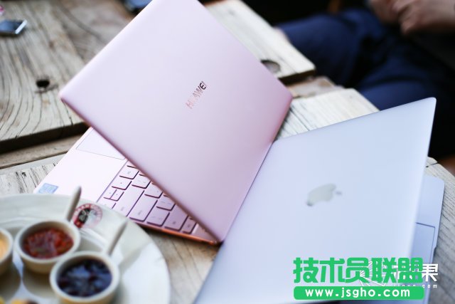�A��MateBook X���O��MacBook�Ă�(g��)�ð�����(du��)���u(p��ng)�y(c��)